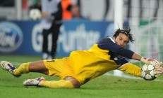 开云体育-火力全开！希腊式压制下的战术博弈，奥斯梅恩一锤定音成胜负手