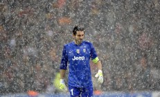 开云足球直播-阿劳霍爆发引领马赛风暴，连续得分压制德国战车