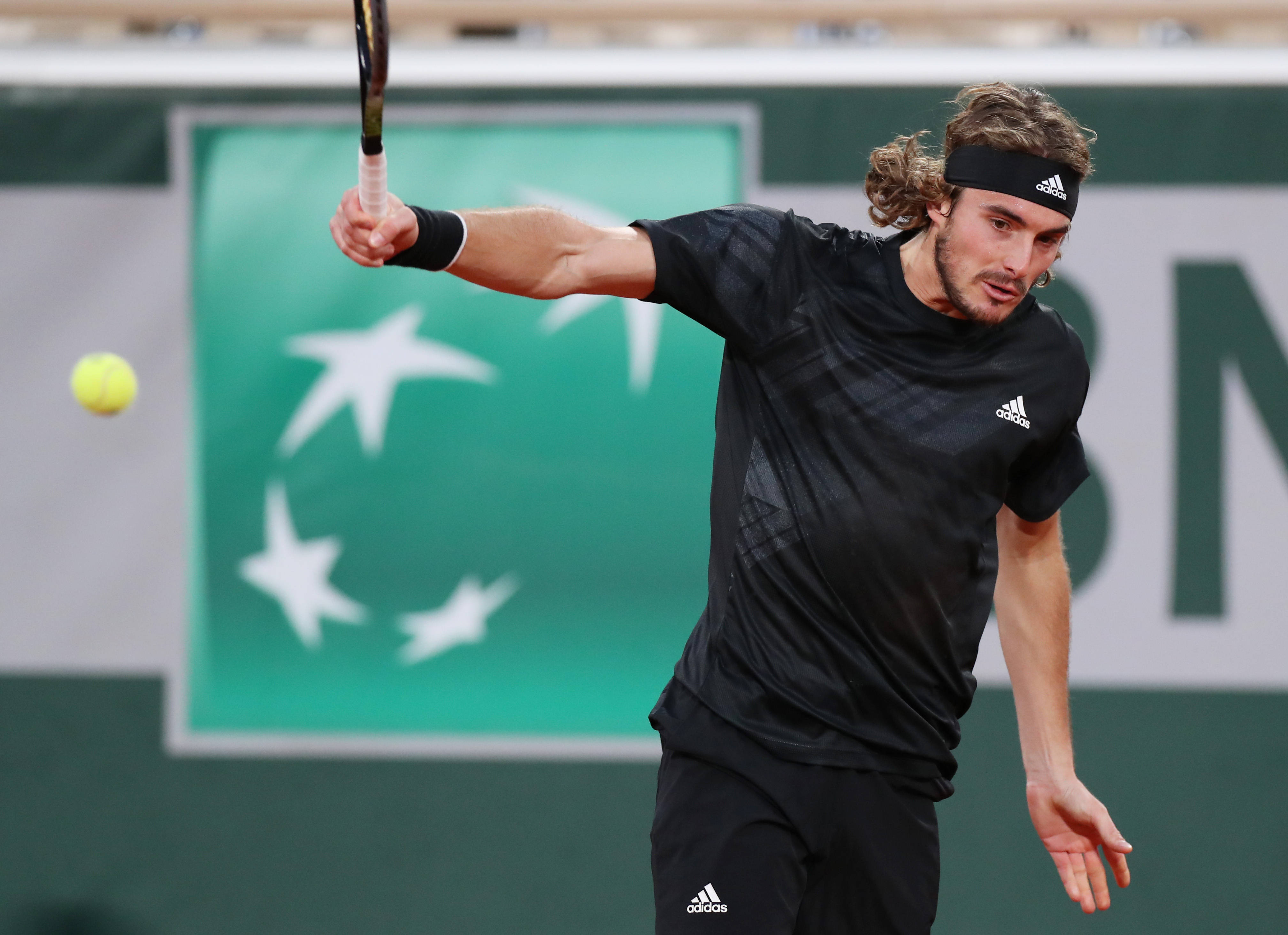 关于法国网球队力克澳大利亚网球队,西西帕斯高光表现的信息 关于法国网球队力克澳大利亚网球队,西西帕斯高光表现的信息