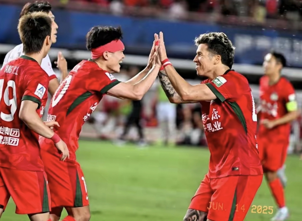 中超赛事掀起高潮,球员全力备战挑战之战的简单介绍 中超赛事掀起高潮,球员全力备战挑战之战的简单介绍