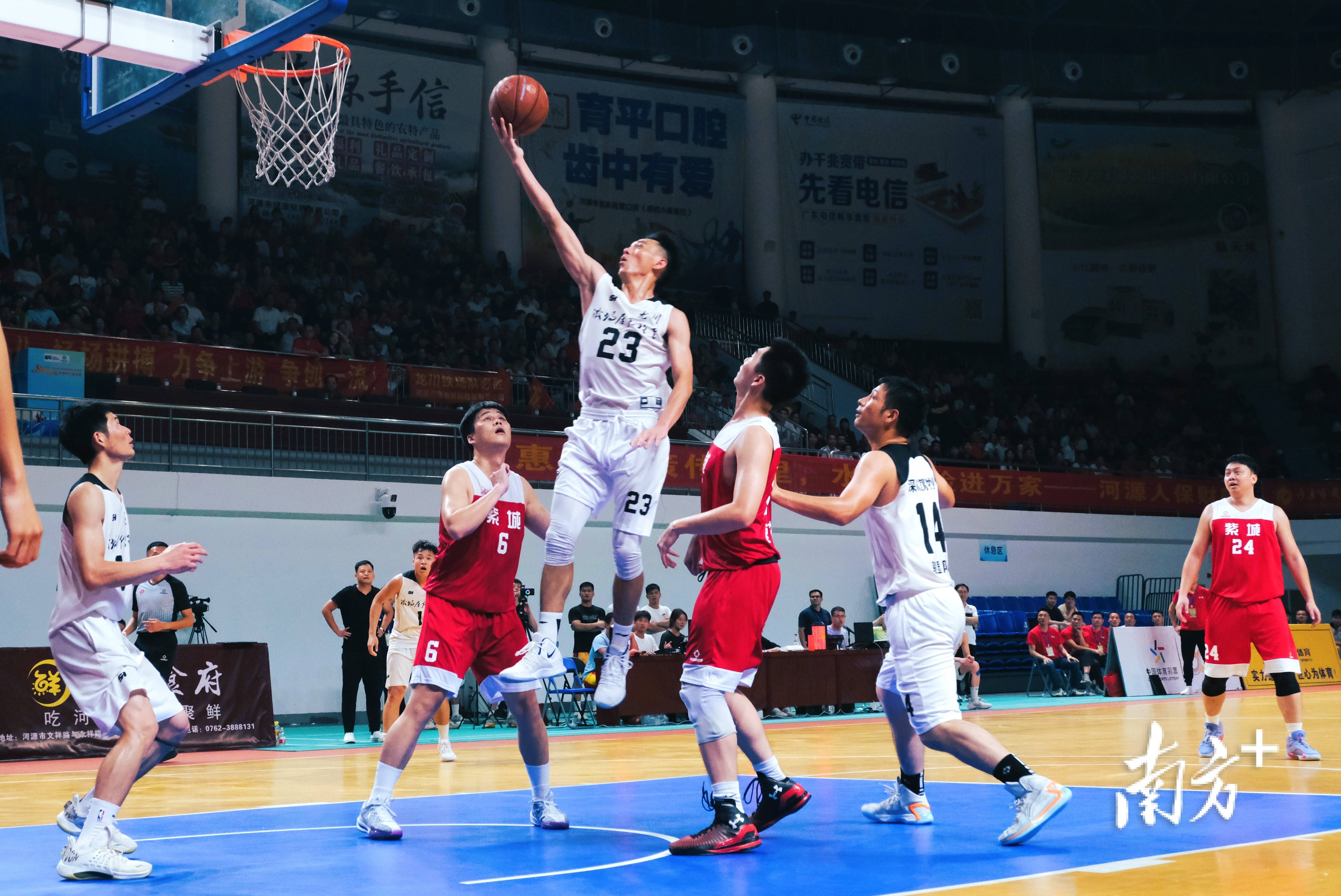 关于篮球比赛中的精彩瞬间,让人目不转睛!的信息 关于篮球比赛中的精彩瞬间,让人目不转睛!的信息