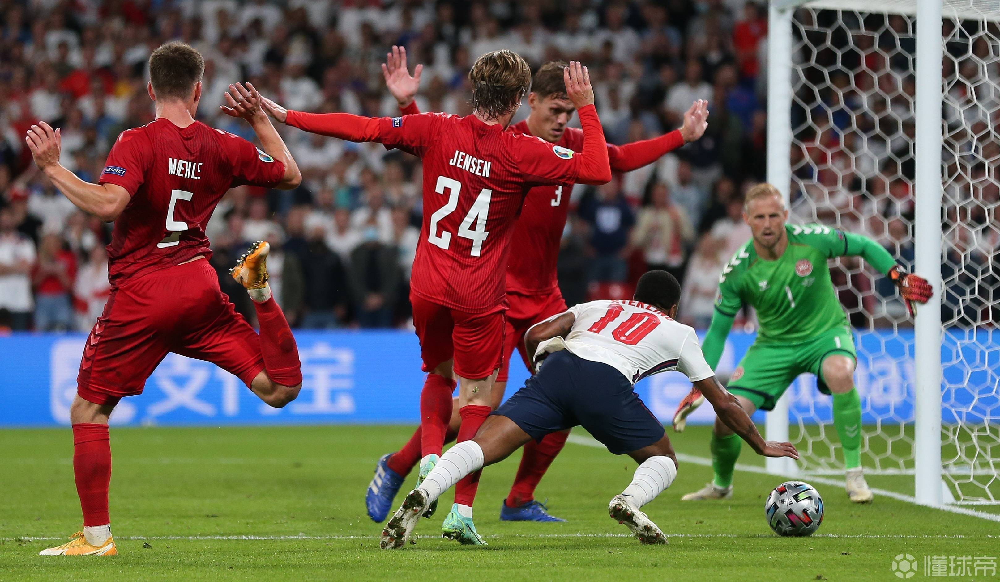 安普尔与英格兰大战，中场带球制胜