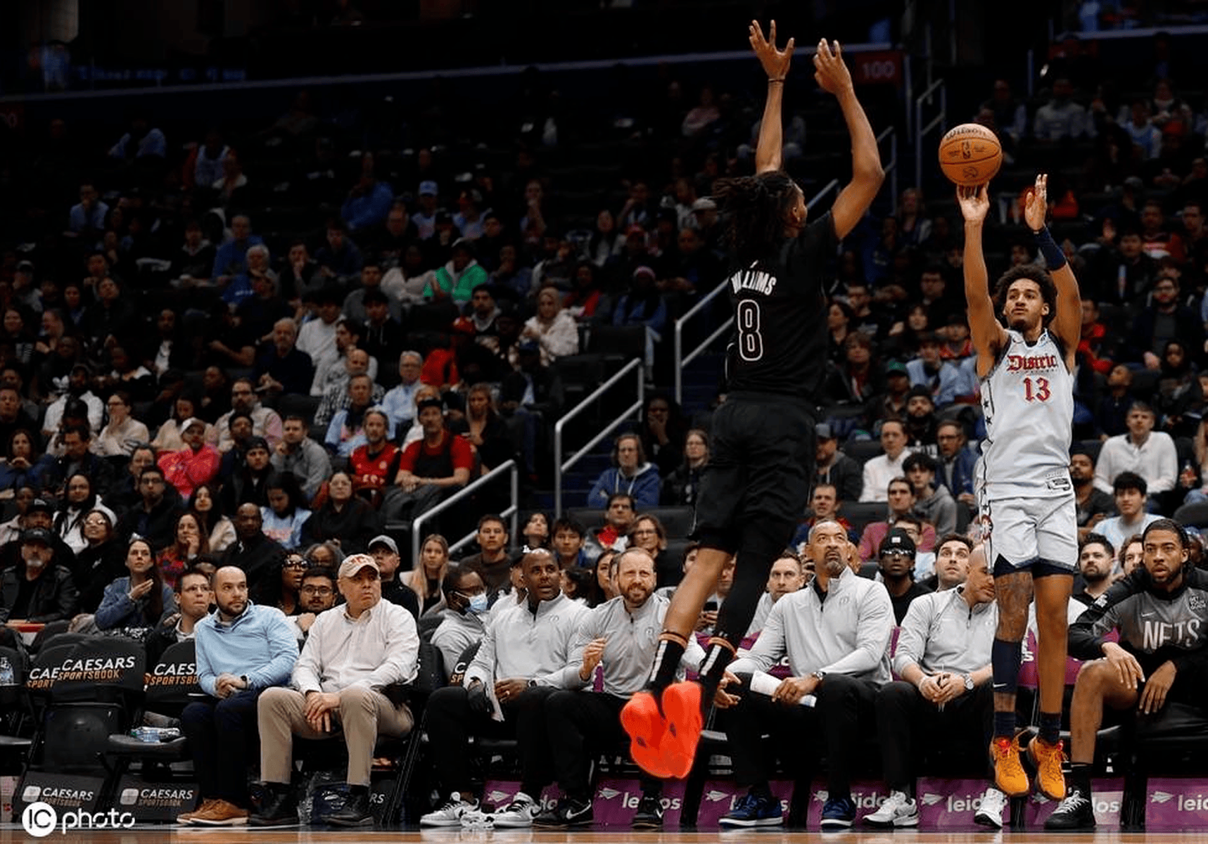 篮网后卫连续犯错,球队战绩直线下滑遭批评 篮网后卫连续犯错,球队战绩直线下滑遭批评