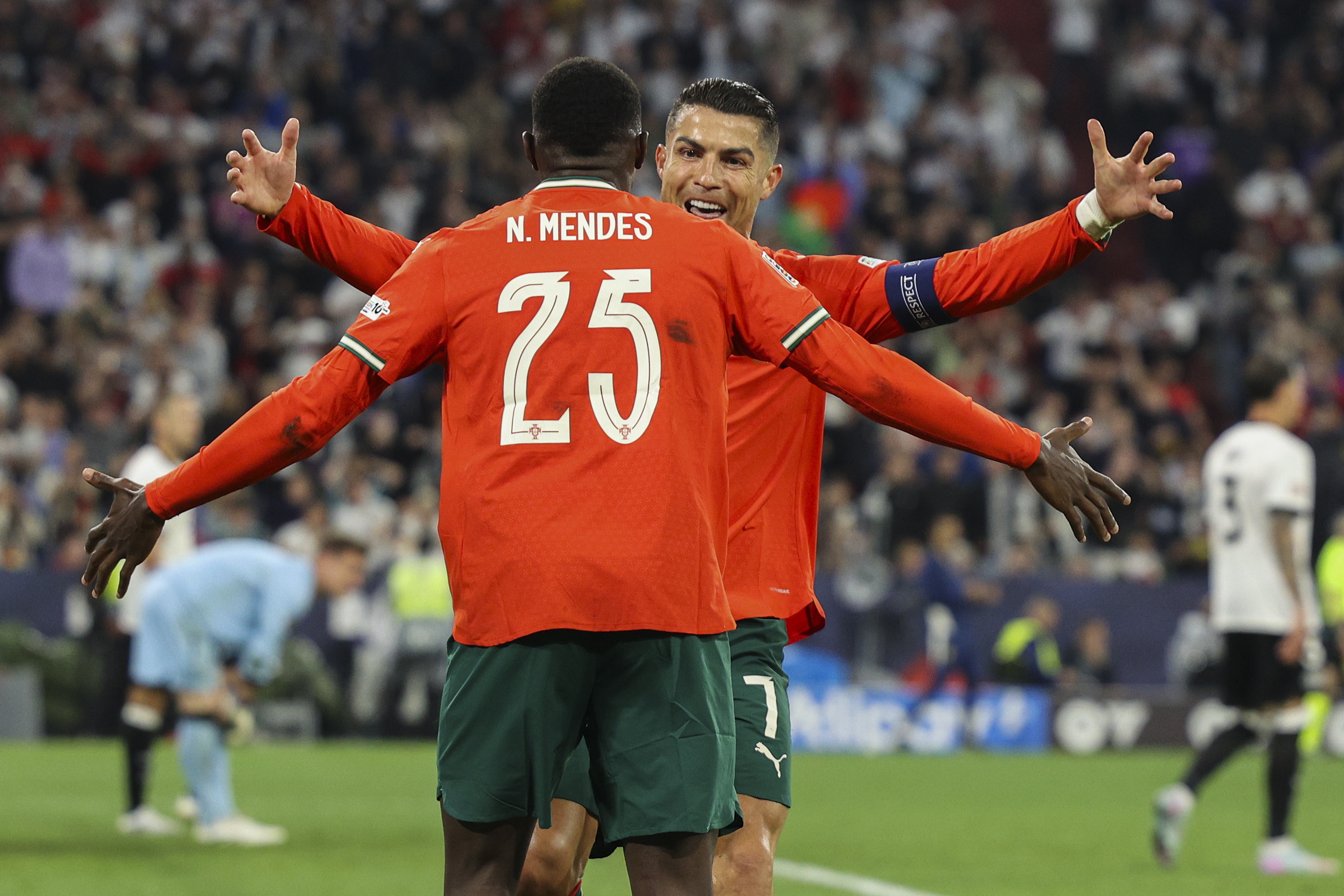 关于葡萄牙国家队在欧洲杯预选赛中实现逆袭,大放异彩!的信息 关于葡萄牙国家队在欧洲杯预选赛中实现逆袭,大放异彩!的信息