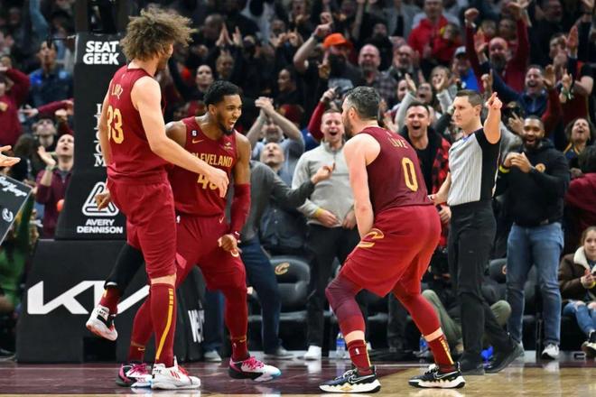 山西队逆转青岛队,米切尔统治全场的简单介绍 山西队逆转青岛队,米切尔统治全场的简单介绍