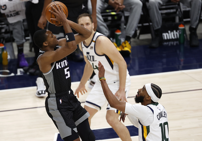 山西队逆转青岛队,米切尔统治全场的简单介绍 山西队逆转青岛队,米切尔统治全场的简单介绍