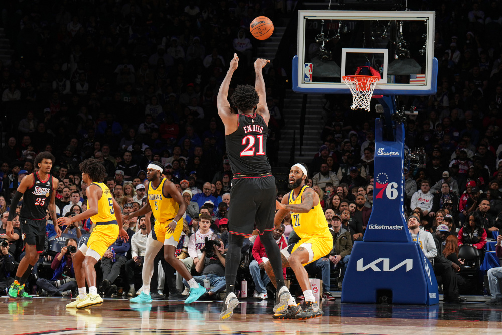 雄鹿鏖战福建队，恩比德关键制胜的简单介绍