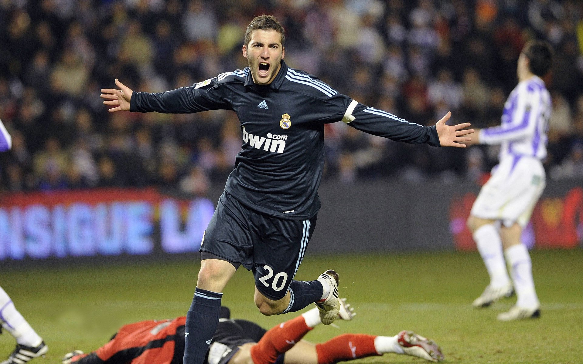 当药厂碾过床单—卡马文加如何用一场比赛定义欧冠半决赛的新秩序