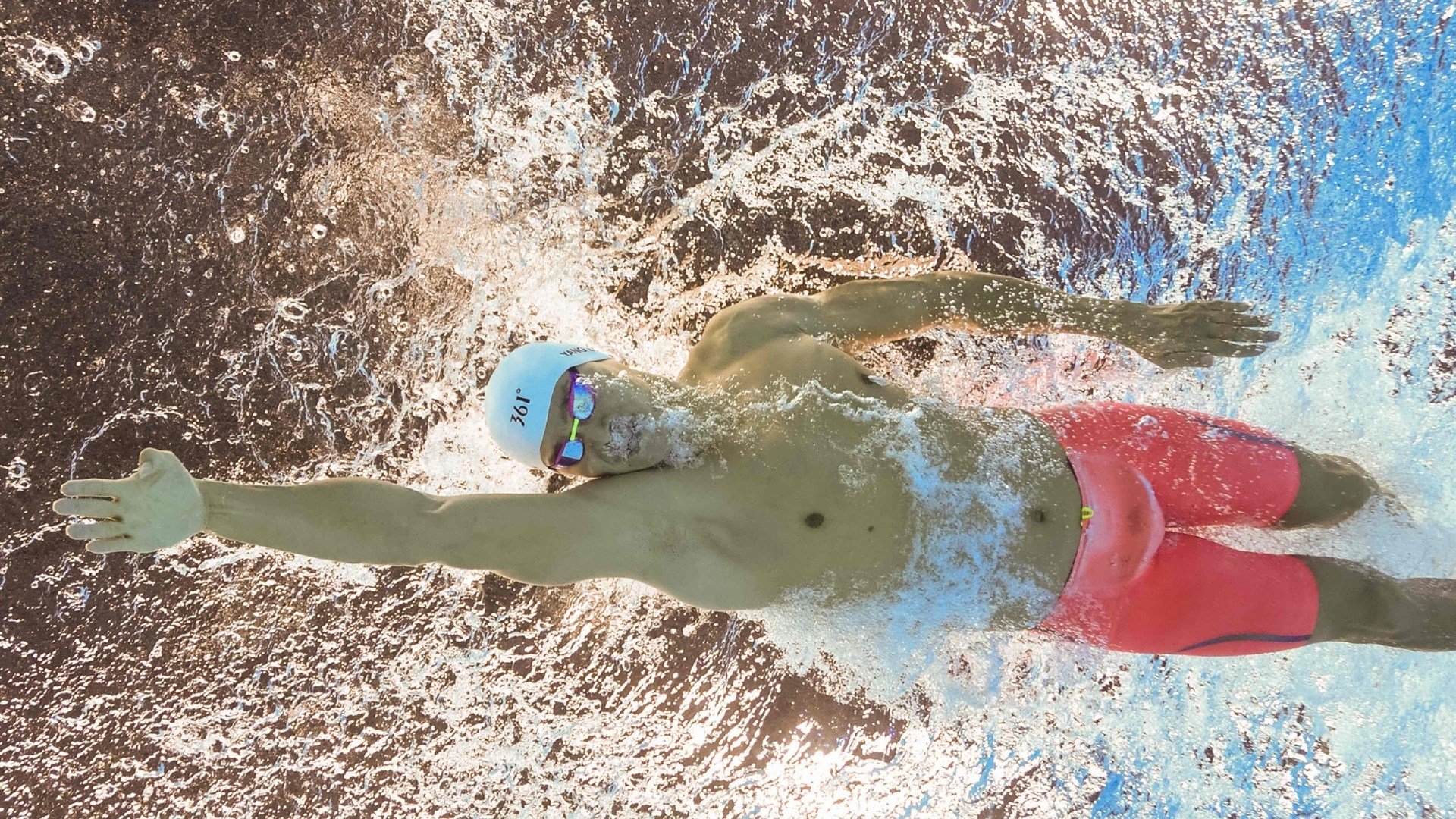 劳塔罗赛后评分拉满引爆热议，雷恩击溃洪都拉斯揭示足球新格局