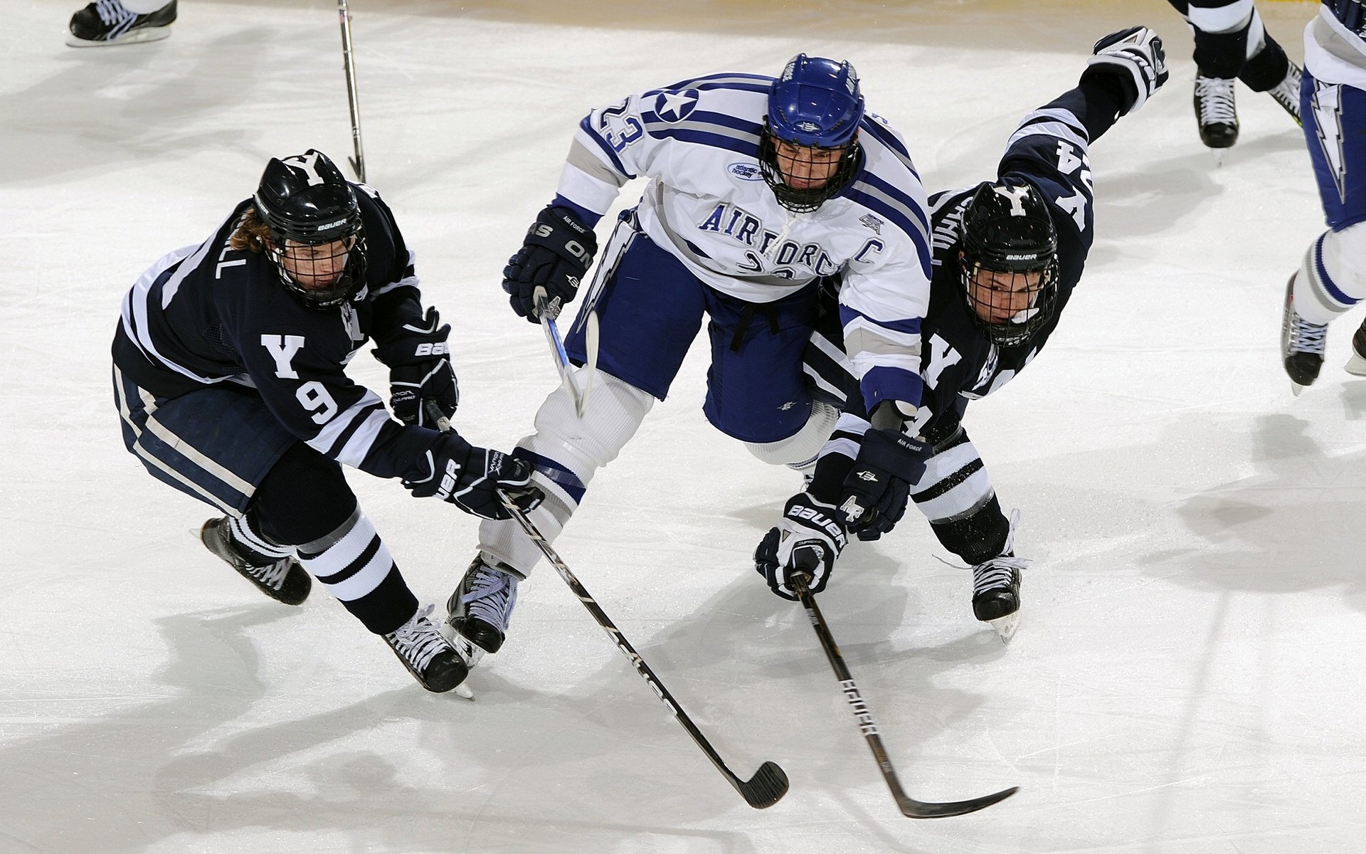 绝杀背后的孤胆英雄，安赛龙如何扛起丹麦队，映照泰国队的奇迹之夜